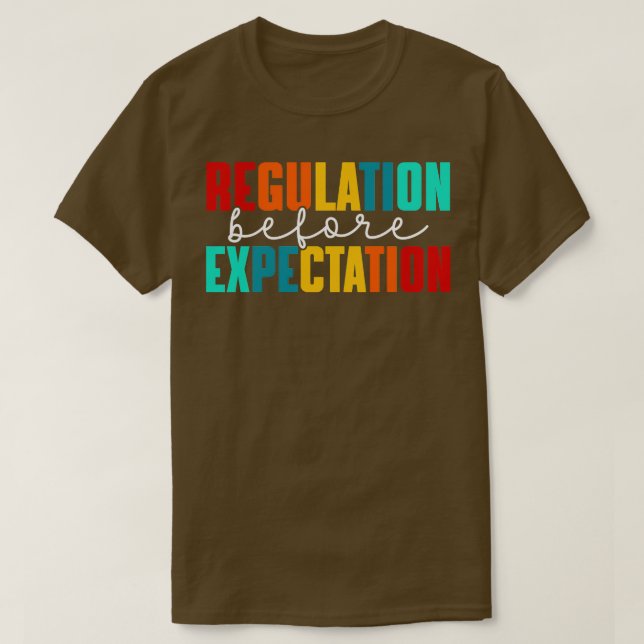 Regel före förväntning t shirt (Design framsida)