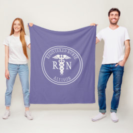 Registrerad sjuksköterska Caduceus Lila White Namn Fleecefilt