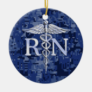 Registrerat Nurse RN Caduceus på Blue Camo Julgransprydnad Keramik