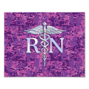 Registrerat Nurse RN Caduceus på Rosa Camouflage Fototryck