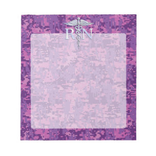 Registrerat Nurse RN Silver Caduceus på Rosa Camo Anteckningsblock