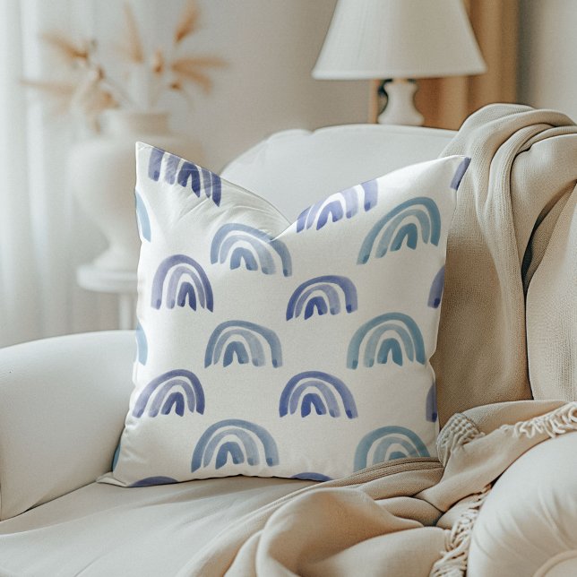 Regnbågar med vattenfärg i blå Reversible Kudde (Watercolor Rainbows in Blue Reversible Throw Pillow)