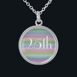 Regnbåge 25:e Bröllop-årsdagen Sterling Silver Halsband<br><div class="desc">En chic och modern,  strimlad,  regnbåge mönster,  med siffrorna för 25:e Bröllop-årsdagen,  i vit text med en grått-skugga.</div>