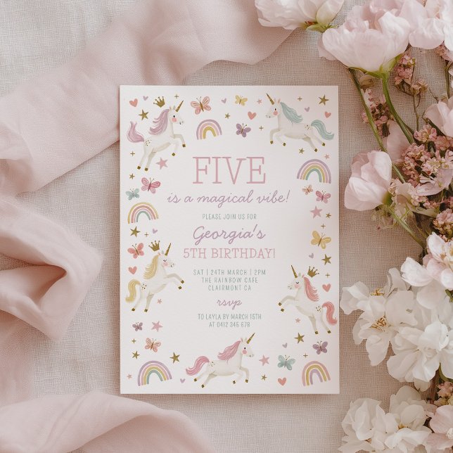 Regnbåge Enhörning Fjäril Flicka 5-årsdag Inbjudningar (Five is a vibe! Girls rainbow unicorn 5th birthday party invitation.)