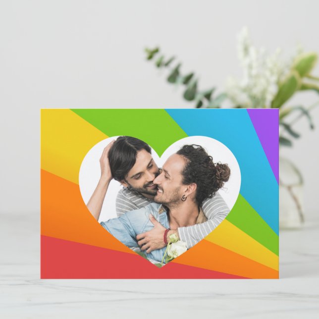Regnbåge Hjärtan Gay Par Foto Anpassat Romantiskt Kort (Stående Fram)