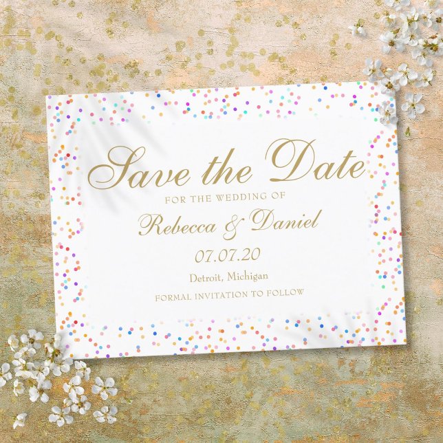Regnbåge Konfetti Guld Skrift Spara Datum Meddelande Vykort (Rainbow Confetti Gold Script Save the Date Announcement Postcard)