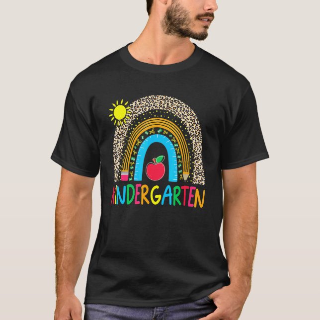 Regnbåge Leopard Kindergarten Team Squad Första da T Shirt (Framsida)