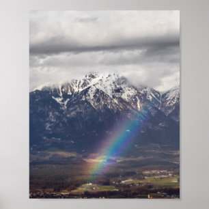 Regnbåge och berg efter stormen poster