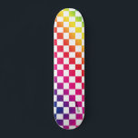 Regnbåge och vita Checkers & Namn eller text<br><div class="desc">Med den här regnbågen och de vita checkerna skriver du ut skateboard. Fyll i med ditt namn eller din text.</div>