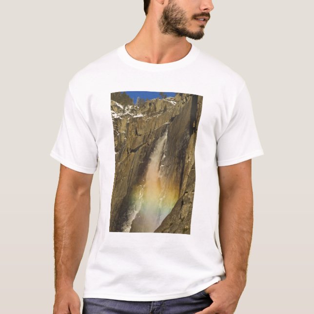 Regnbåge vid Upper Yosemite Falls i Yosemite T Shirt (Framsida)