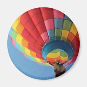 Regnbågeluftballong med basketen magnet