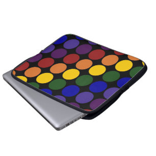 Regnbågepolka dots på svart laptop sleeve