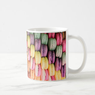 Regnbågerand av staplade franskMacaron kakor Kaffemugg