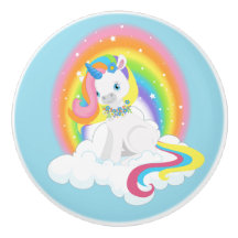 RegnbågeUnicorn på ett moln