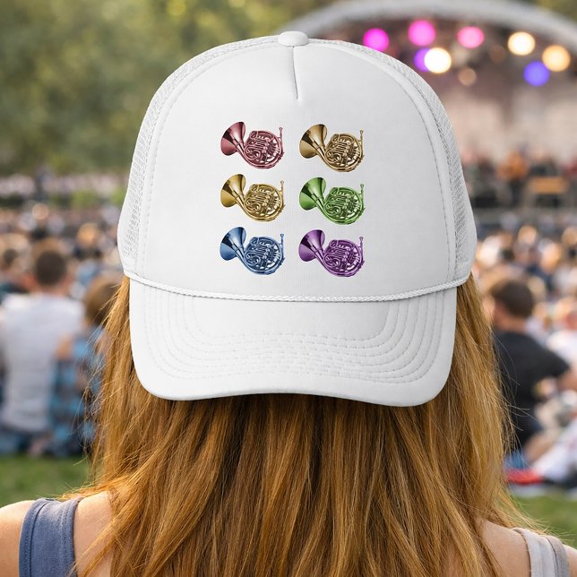 Regnbågsfransk hornkollagedesign keps (A hat with two columns of french horns done in a rainbow of colors.)