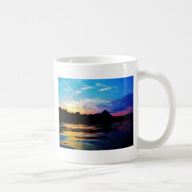Regnbågssolnedgång i Sjö i bergsområdet Kaffemugg (Höger)