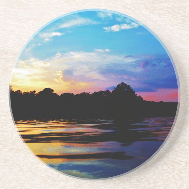 Regnbågssolnedgång i Sjö i bergsområdet Underlägg (Framsidan)