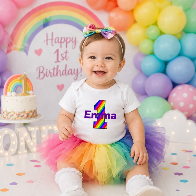 Regnbågstrandig Första Födelsedags Tjej Tröja (The Rainbow Striped First Birthday Girl Shirt)