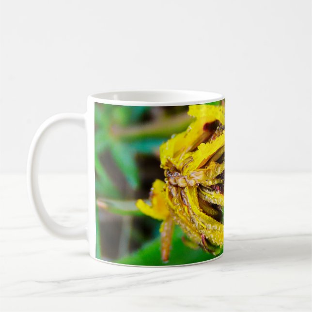 Regndroppar på en dandelion kaffemugg (Vänster)