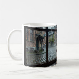 Regnig belgisk gatumugg med värdshusglöd kaffemugg