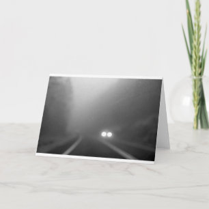 Regnig natt - närmar sig strålkastare kort