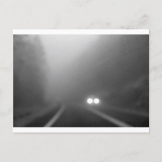 Regnig natt - närmar sig strålkastare vykort