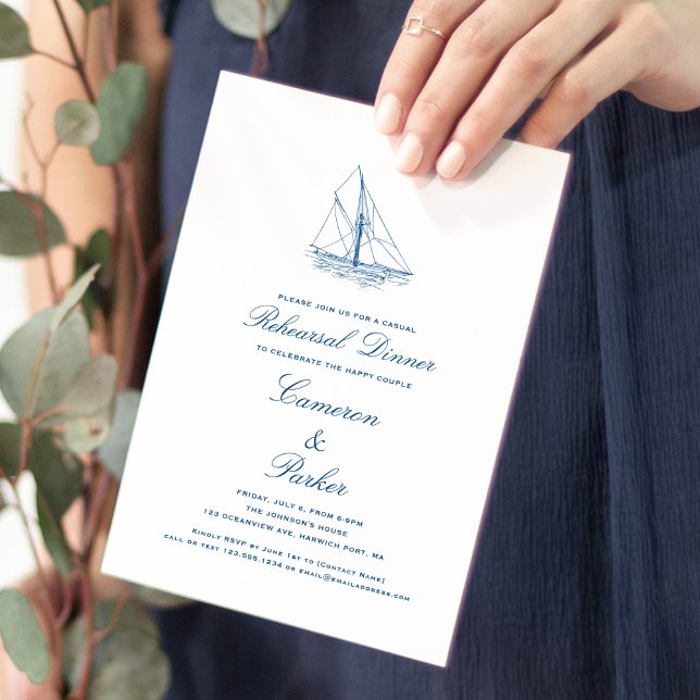 Rehearsal Dinner för fartygsflottan Blue Bröllop R Inbjudningar (Navy Blue Sailboat Casual Rehearsal Dinner invitation for a Coastal Chic Wedding by Concertina Press)