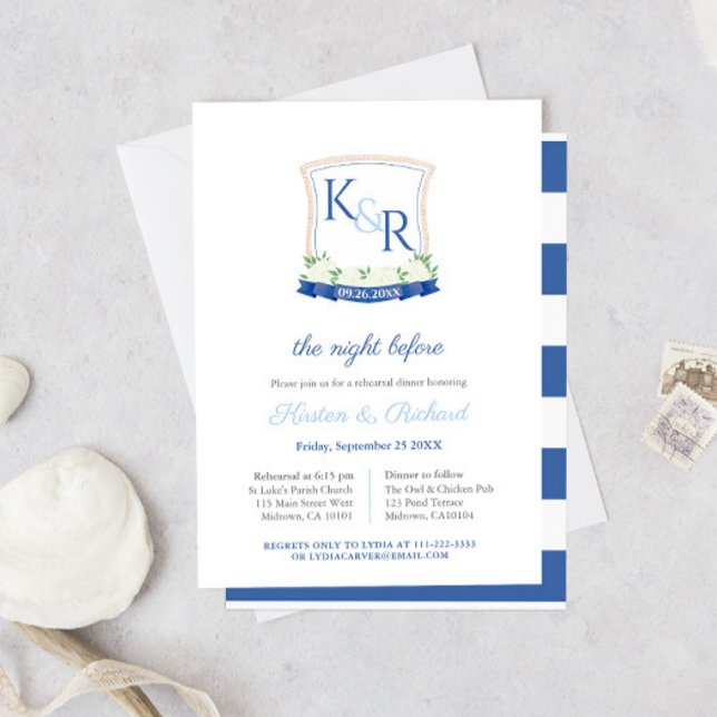 Rehearsal-middag för Preppy Nautical Vapensköld Br Inbjudningar (Coastal-inspired White Hydrangeas Monogram Crest wedding rehearsal dinner invitation)