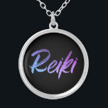 *~*Reiki smycken med kickVibe för avsikt (R)<br><div class="desc">*Roundhalsband med en svart bakgrund med ord "Reiki" i ett regnbågsskimrande neon design.* för lutning Reiki styr, Reiki praktiker och Reiki studenter som ska för att inte vara de enda som dras till detta bedöva halsband. Detta skulle halsband gör en underbar gåva till någon som anpassas nyligen till Reiki. Om...</div>