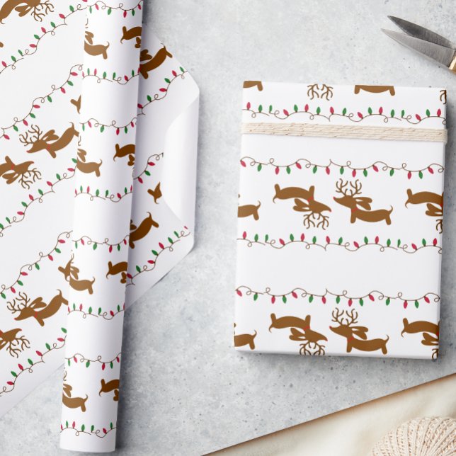 Reindeer Dachshund jul Gift Wrapping Papper Presentpapper (Dachshund gift wrap for wiener dog lovers. Featuring our weendeer dachshund and Christmas lights.)