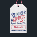 REINDEER UTTRYCKER SPECIELL LEVERANTÖR PRESENTETIKETT<br><div class="desc">Den här söta märkrn för blå rosa och vit North Pole Express-gåva innehåller "Reindeer Express" som är försedd med gräs träd och stjärnor och "Speciell Delivery for" och barnets namn i kursivt teckensnitt för elegant (Ta bara bort malltexten för hand-skriva). På grund "Öppna inte före 25 december". På andra sidan...</div>