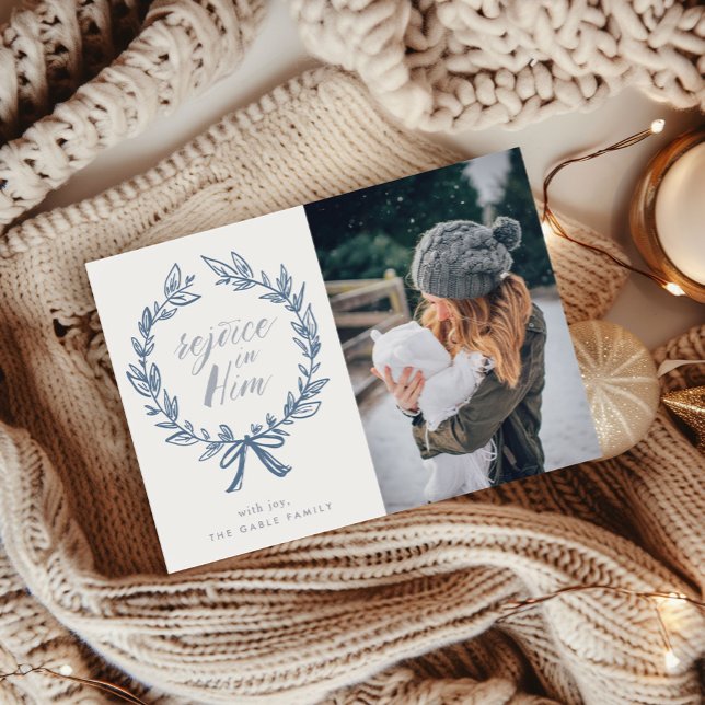 Rejoice in Him Wandan Helgdag Photo Card Julkort (Rejoice in Him Wreath Holiday Photo Christmas Card)