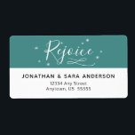Rejoice | Returadress för hel- och vitjul Fraktsedel<br><div class="desc">Den här religiösans julreturadressetikett innehåller ord "Rejoice" i vit handskriven kalligrafi i stil. Bakgrunden är teal och accentueras med hand plockade-stjärnor.</div>