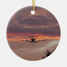 Reklamfilmjetlandning på solnedgången