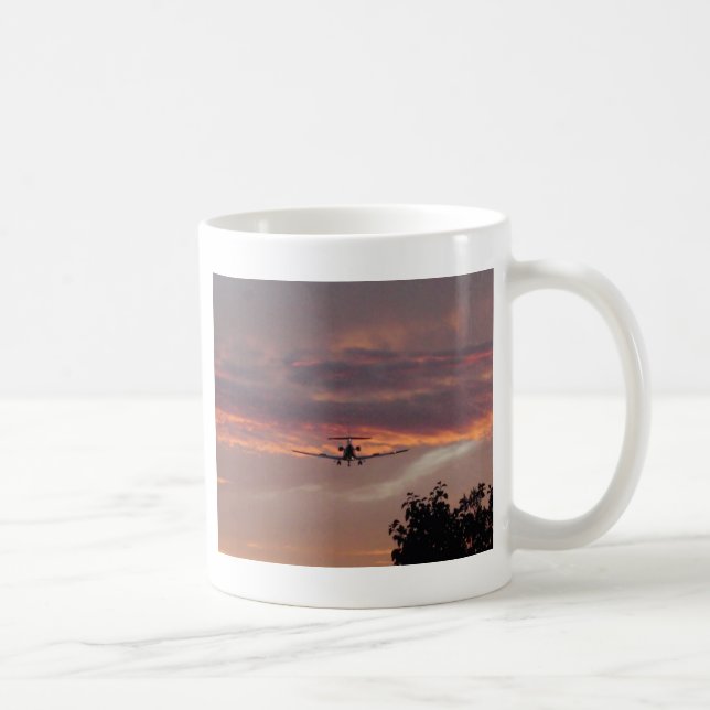 Reklamfilmjetlandning på solnedgången kaffemugg (Höger)
