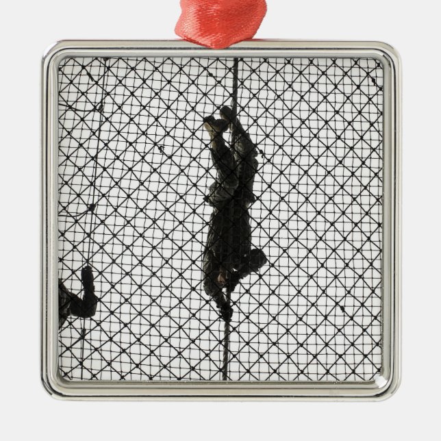 rekrytering som kompletterar ett hinder julgransprydnad metall (Framsidan)