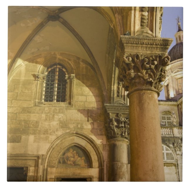 Rektorspalatsets valv med Dubrovniks katedral Kakelplatta (Framsidan)