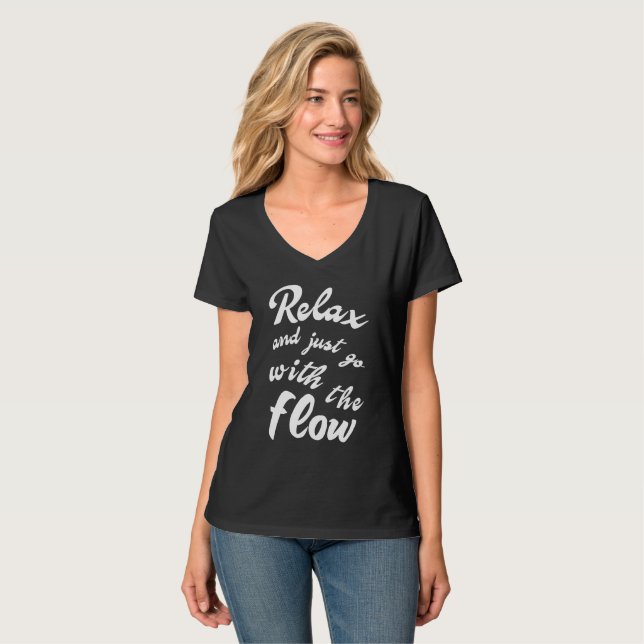 Relax and just go with the flow t shirt (Hel framsida)