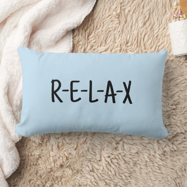 Relax Ljusblå Kastkudde med Svart Text    Lumbarkudde (Filt)
