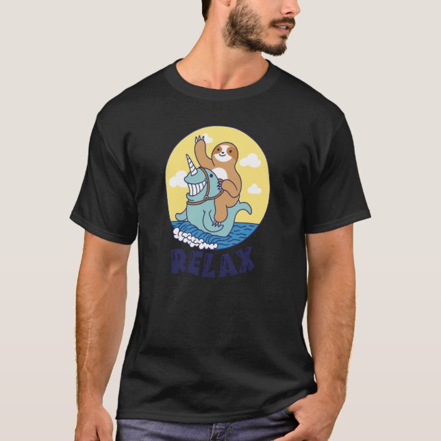 Relax Sloth riding a narwhal Cute Ocean Creature S T Shirt (Framsida)