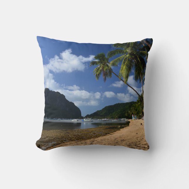 Relaxing on a heavenly beach in El Nido Kudde (Framsida)