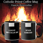 Religiösa från den katolska prästen Black Clergy C Mugg<br><div class="desc">Varje präst kommer att ha sitt eget personlig mugg med den romersk-katolska prästprästen kärlek. All text och typsnitt kan ändras.</div>