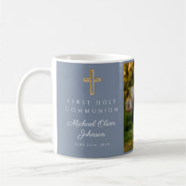 Religiöst kors blå pojke första nattvarden foto kaffemugg