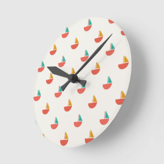 Reloj de pared con patrón de barquitos pequeños rund klocka