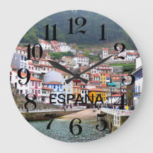 reloj de pared de Cudillero en Asturias, España