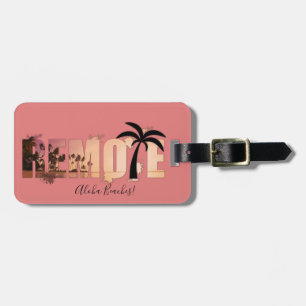 Remote Sunset Beach Handflatan Träd Ord Art Bagagebricka