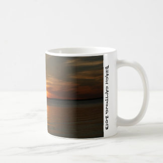 Ren solnedgång på stranden kaffemugg