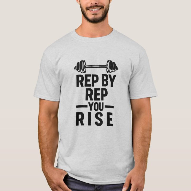 Rep För Rep Du Stiger | Manlig Motiverande Träning T Shirt (Framsida)