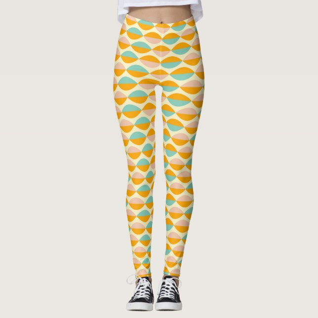 Repeating geometric pattern in beige background leggings (Framsida)