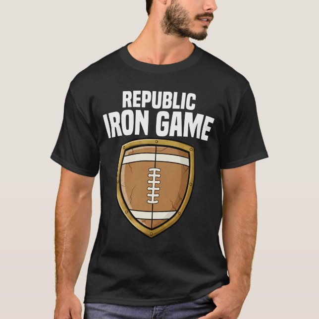 REPUBLIC IRON GAME - NEW ENGLAND FOOTBALL T SHIRT (Framsida)